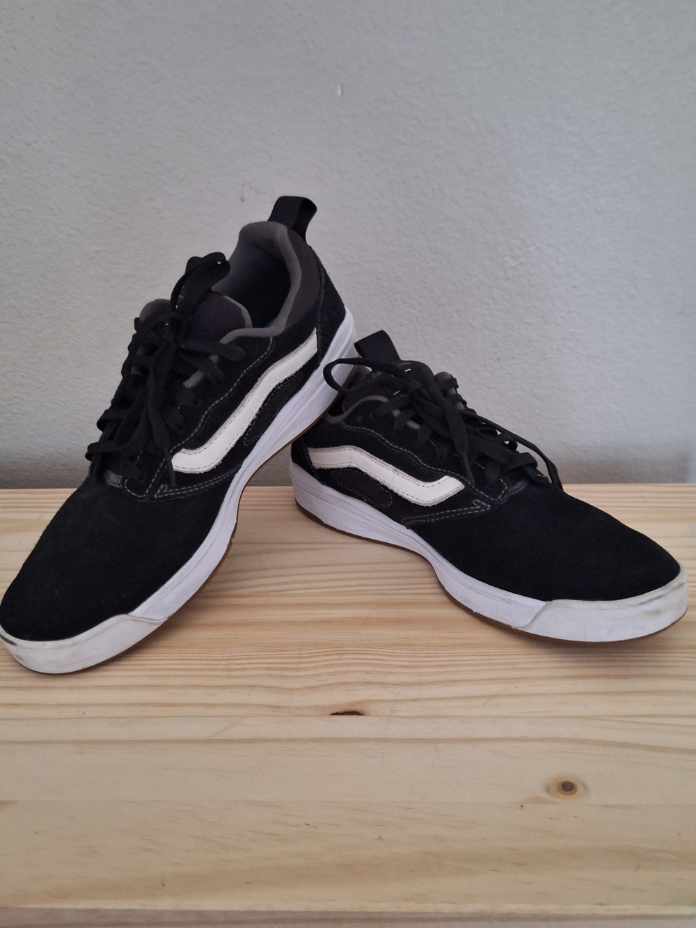 Vans Ultrarange Pro Black and White Skate Shoes Size 9